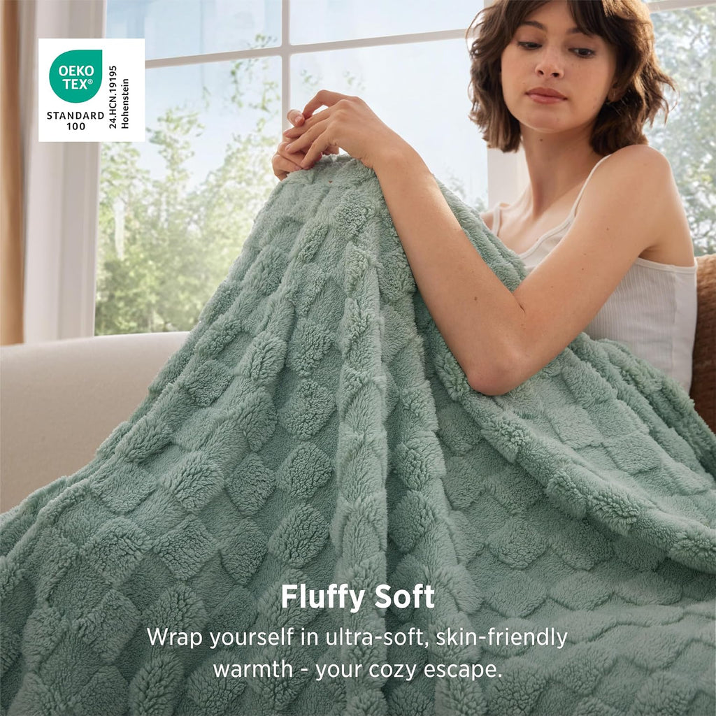 Bedsure Gentlesoft Sage Green Throw Blanket for Couch - Checkered Cute Fleece Blankets, Soft Cozy Summer Throw for Bedroom Home Decor Gifts for Mom Girls, Green, 50X60 Inches