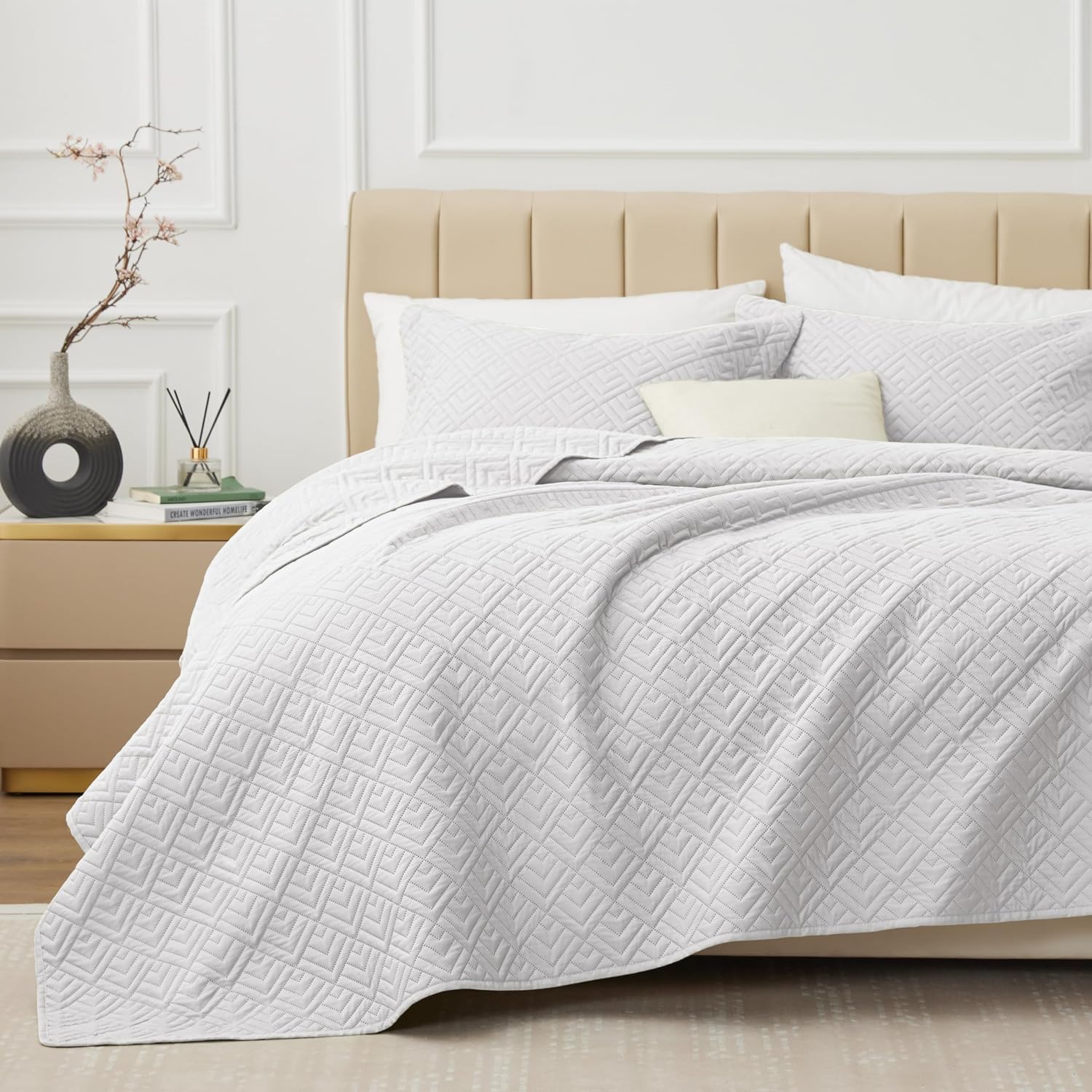 Quilt Set Queen Size Summer Squares Pattern White Bedspread | Bedding Set for All Season Use, Soft & Breathable Coverlet,3-Piece Set Includes 2 Shams, Machine Washable